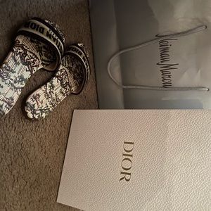 Christian Dior ✅ Authentic ✅ DWAY slides✅